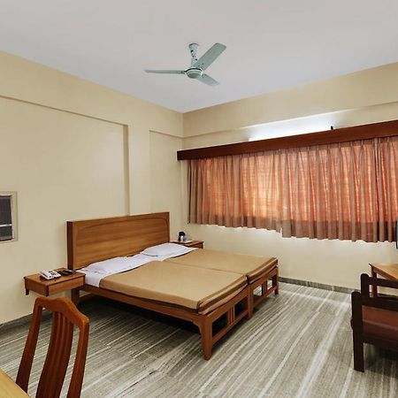 Hotel Meru Pune Exterior photo