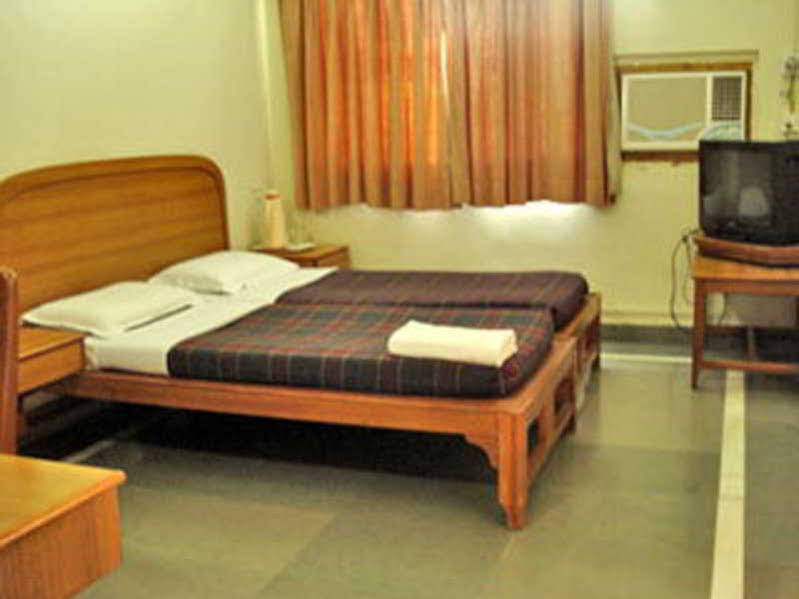 Hotel Meru Pune Exterior photo